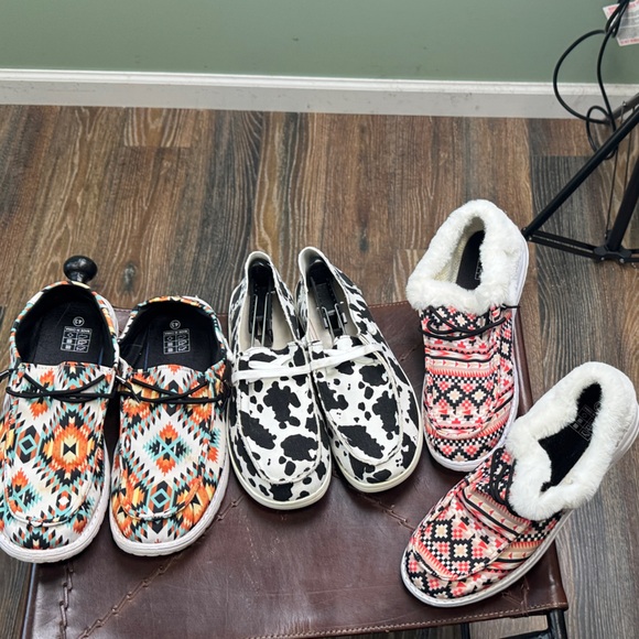Shoes - 3 pair canvas slip-ons 10